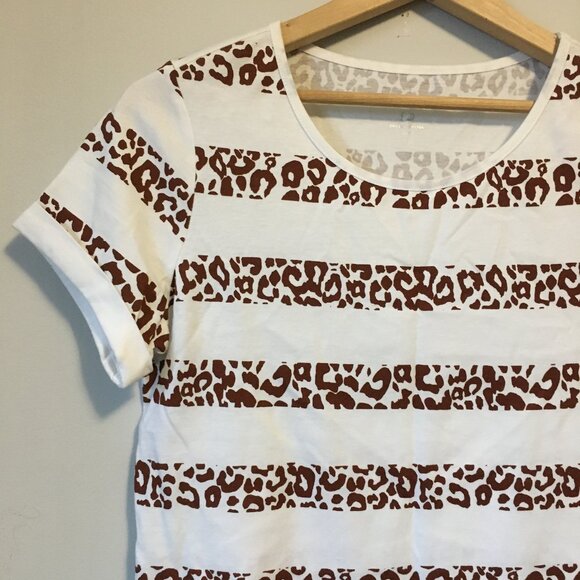 Cleo 100% Organic Cotton Leopard Print Tee - Picture 4 of 16